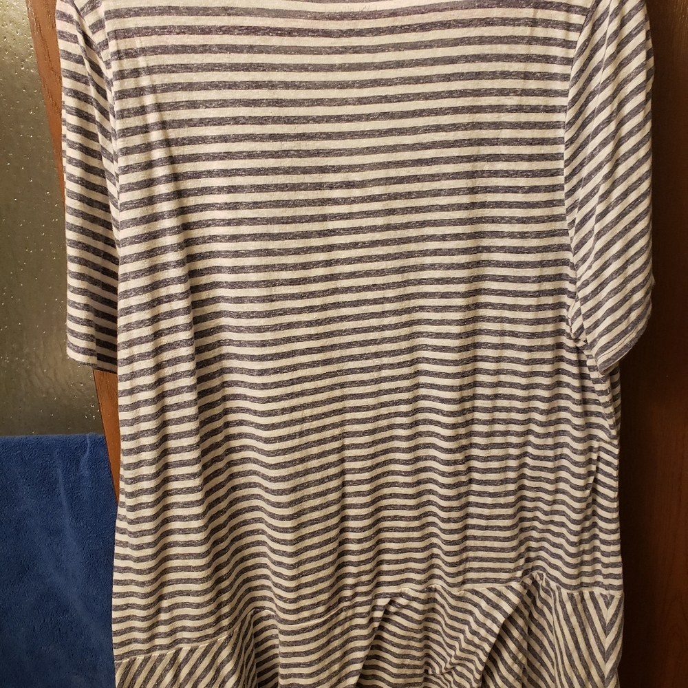 V neck tee - Picture 2 of 3